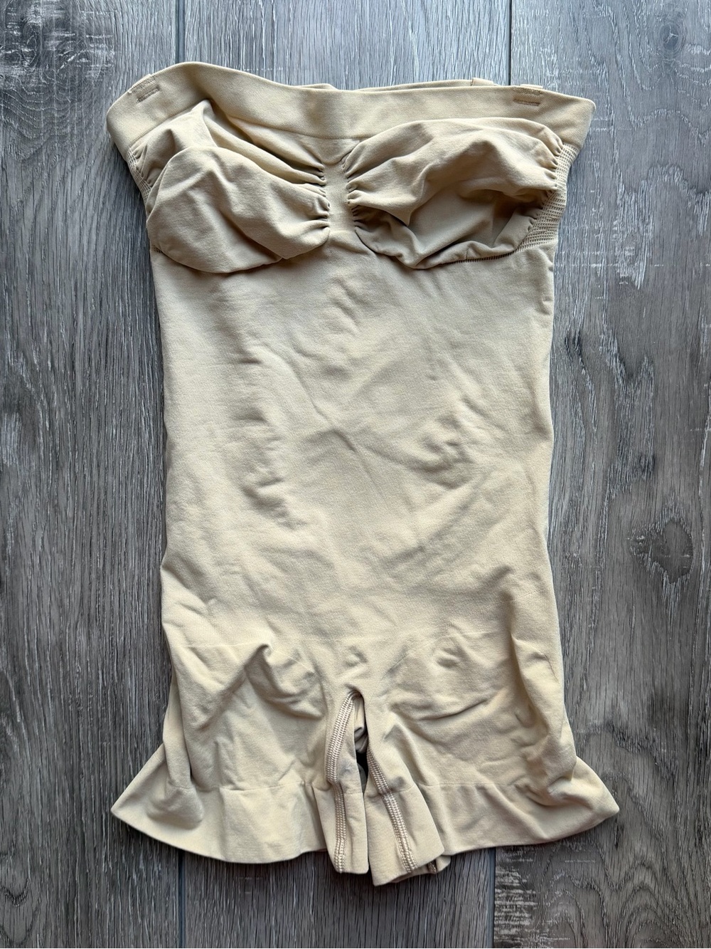 SKIMS Seamless Sculpt Strapless Mid-Thigh Bodysuit – Beige – Size L
